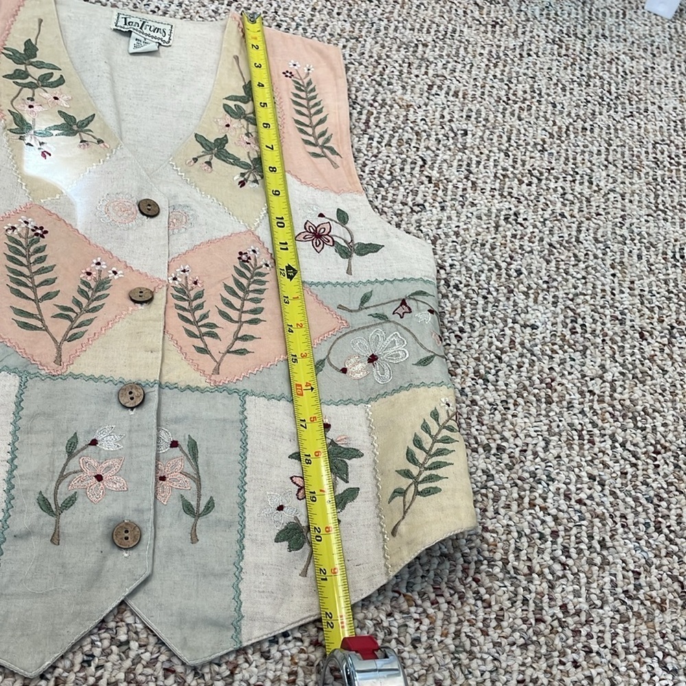 TanTrums Vintage Floral Embroidered Patchwork Vest. Y2K - Picture 7 of 8